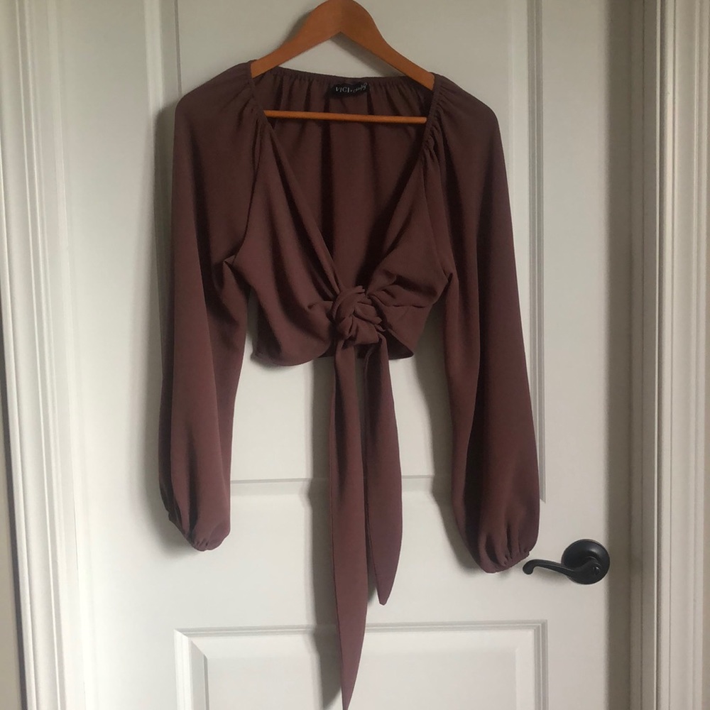 VICI - Front Tie Crop